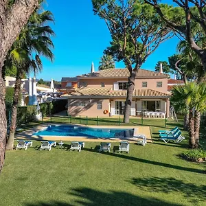  Villa With Garden And Pool